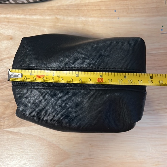 NWOT Travel Vanity Kit or Cosmetic Bag - Picture 5 of 9